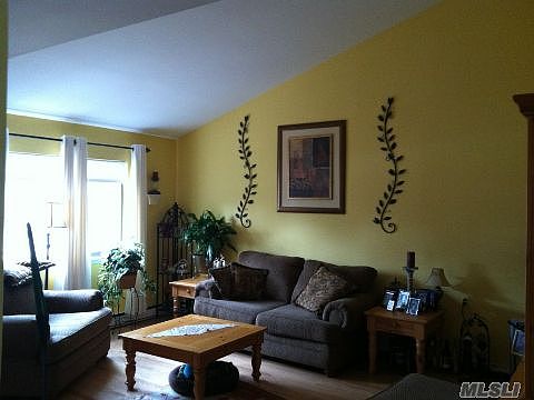1st image of 202 Strathmore Gate Dr