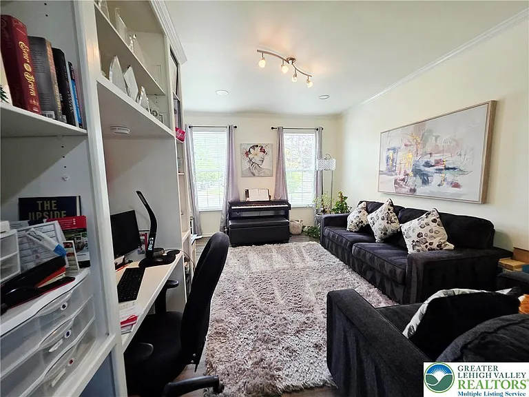 1052 Kingston Ln — Photo 14