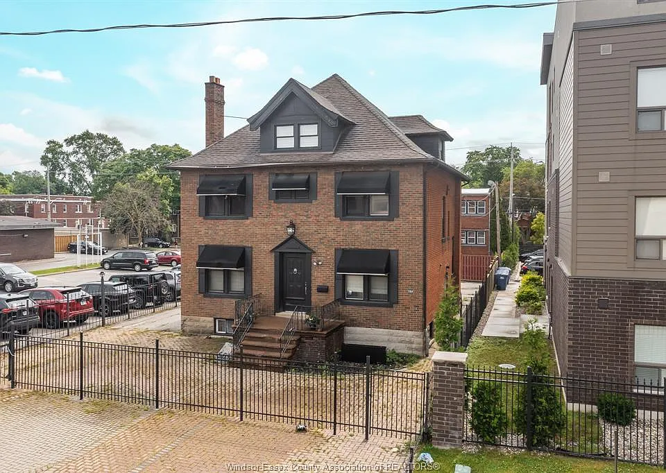 961 Ouellette Ave #2