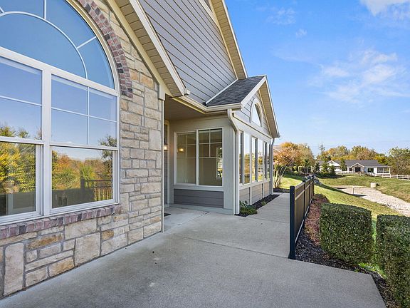 4th image of 1191 Riverview Dr