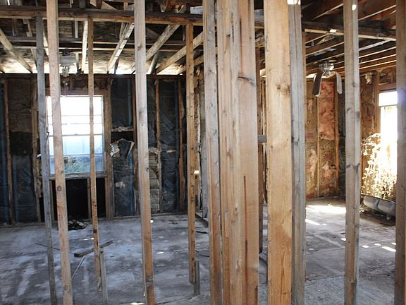 5th image of 203 N Jackson St