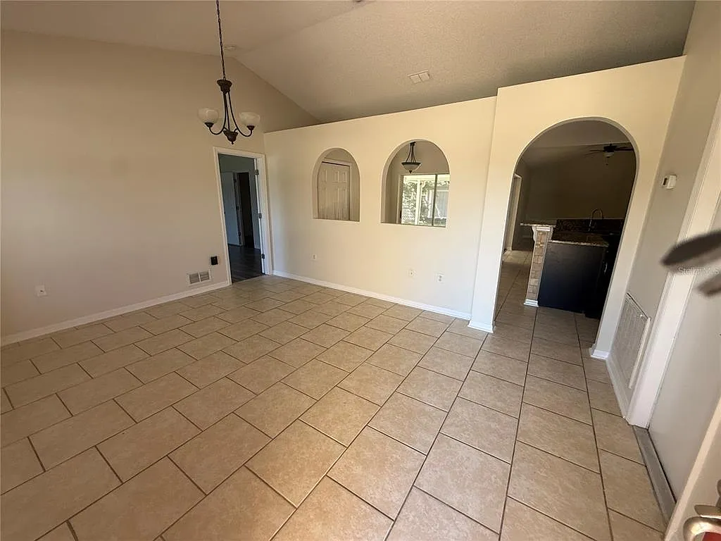 4 bed, 2.0 bath, 1730 sqft, $2,200 — Photo 4