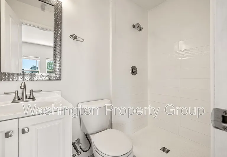 329 18th Pl NE — Photo 33