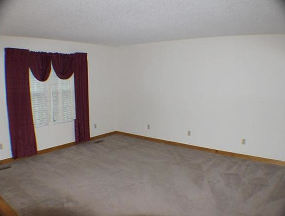 5th image of 212 Elmwood Ave