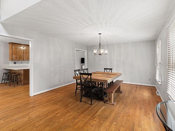2nd image of 624 Lake Vista Dr