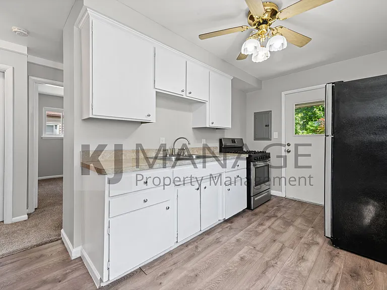 20436 Inkster Rd — Photo 4