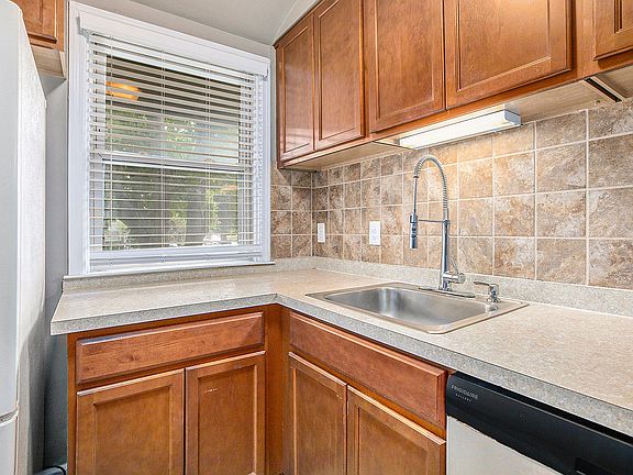 4th image of 3507 Oakwood St