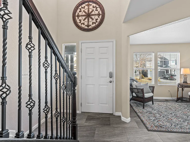 1657 Falcon Ridge Dr — Photo 3