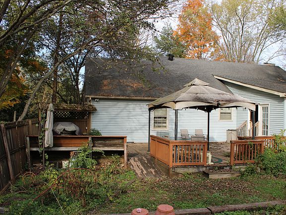 4th image of 3168 Holiday Dr