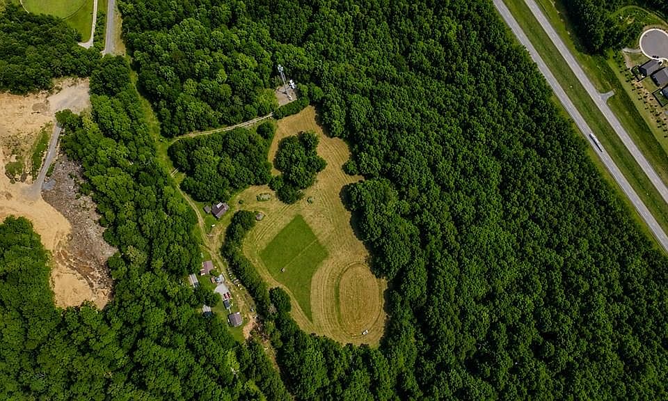 1st image of 773 Fairview Rd