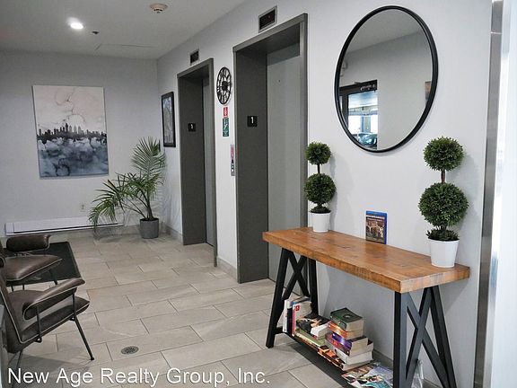 4th image of 2 Leverington Ave #26