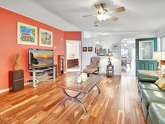 3rd image of 1380 Blackcherry St