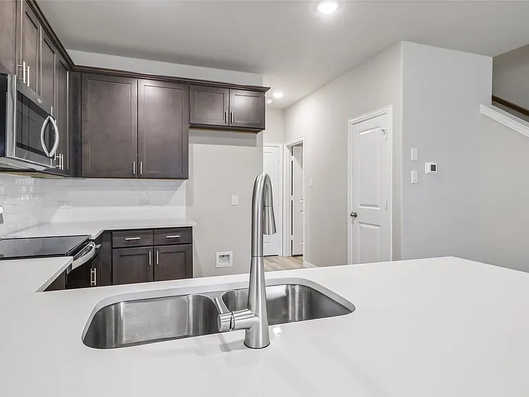 6717 Glimfeather Dr — Photo 7