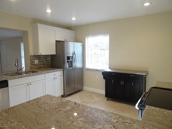 4th image of 408 NE 29th St