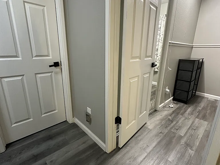 1506 Pecos Cir — Photo 2