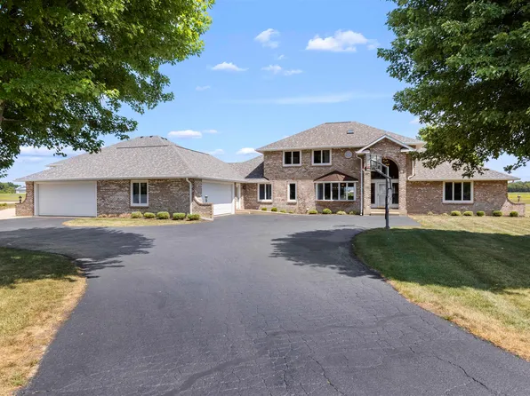 2601 Cessna Cir, Poplar Grove, IL 61065