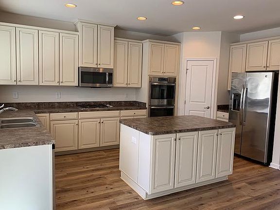 4th image of 14 Grace Dr