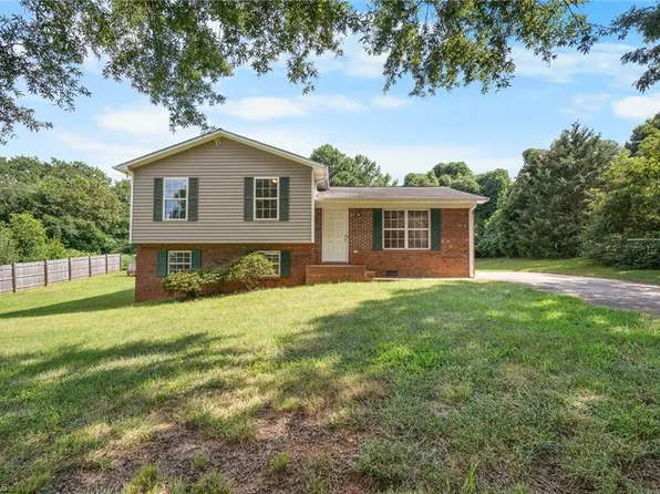 270 Bremen Garden Dr, Lexington, NC 27295
