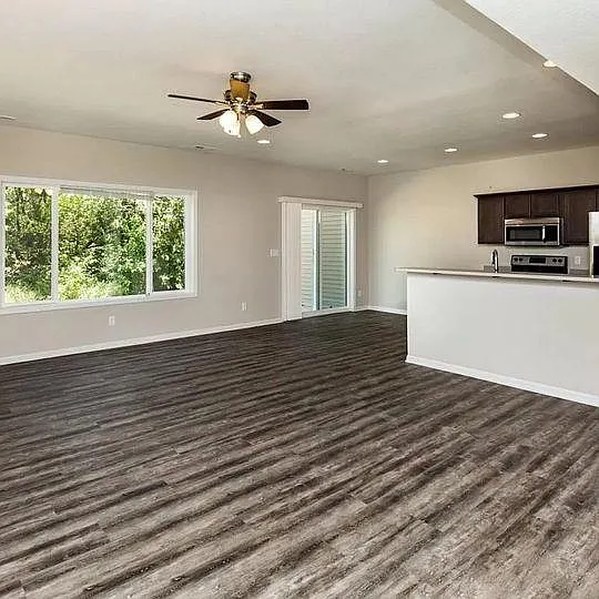 815 SE 10th Ln — Photo 9