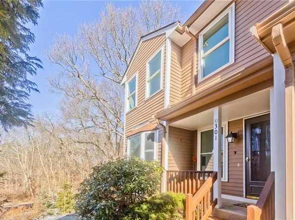 200 Heroux Blvd Unit 301, Cumberland, RI 02864