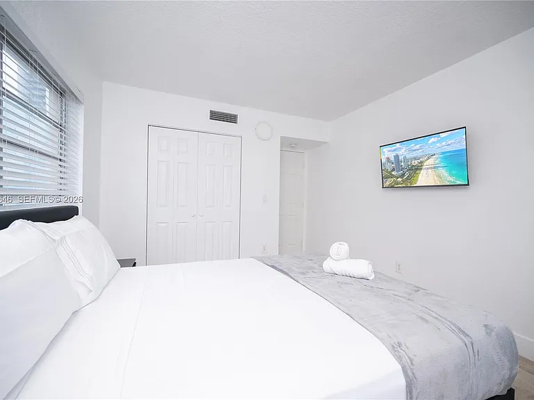 500 NE 26th St #5D — Photo 11