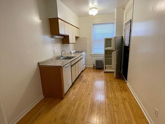 2nd image of 4413 N Greenview Ave APT 2W