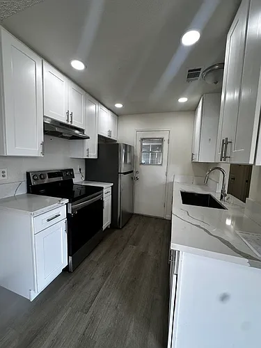 3235 W Clinton Ave #101 Photo 1