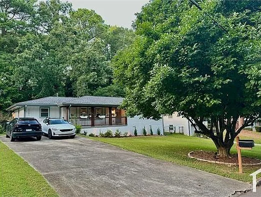 3 bed, 1228 sqft, $2,100 — Photo 3