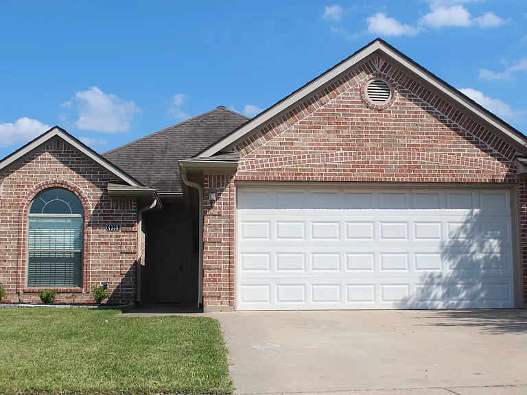 4338 Spring Garden Dr — Photo 1