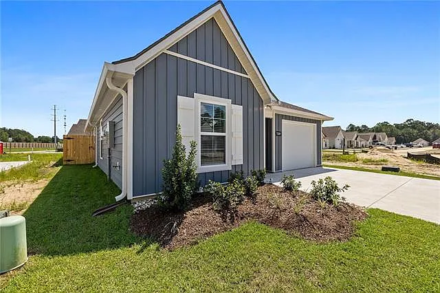 3 bed, 2.0 bath, 1283 sqft, $2,100 — Photo 3