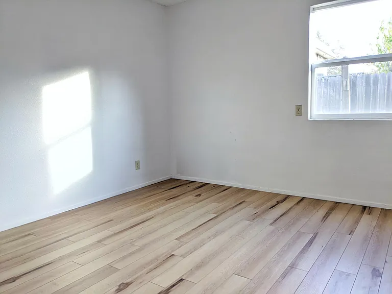 1419 Oak Ave — Photo 6