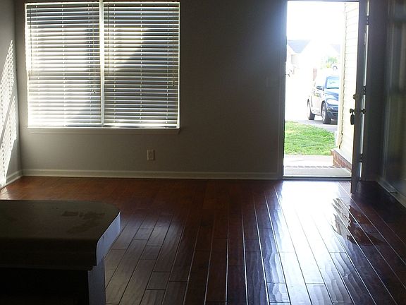 4th image of 3061 Weybridge Dr