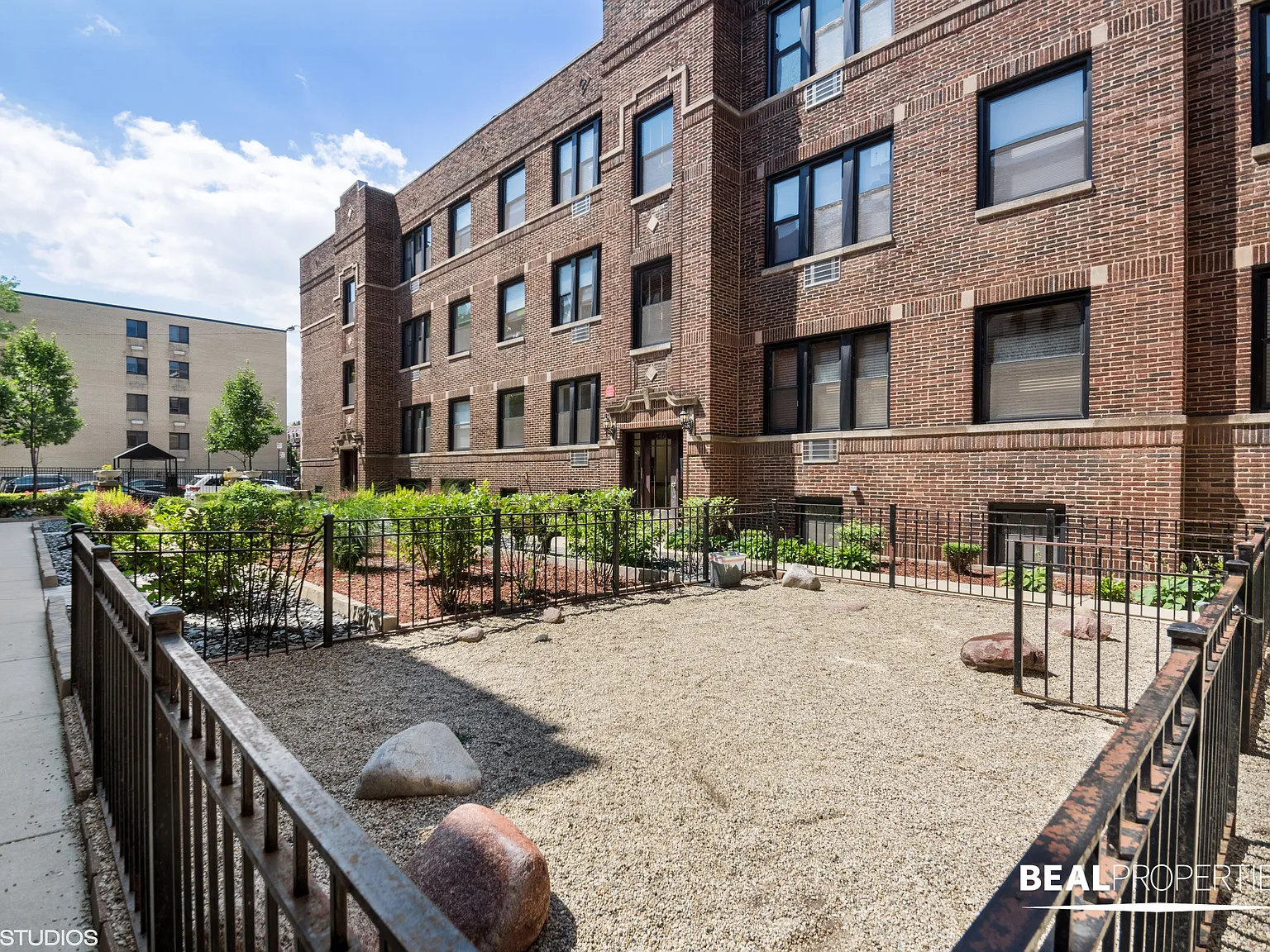 740-50 West Addison Street — Photo 3