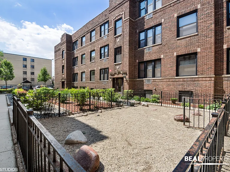 740-50 West Addison Street — Photo 3
