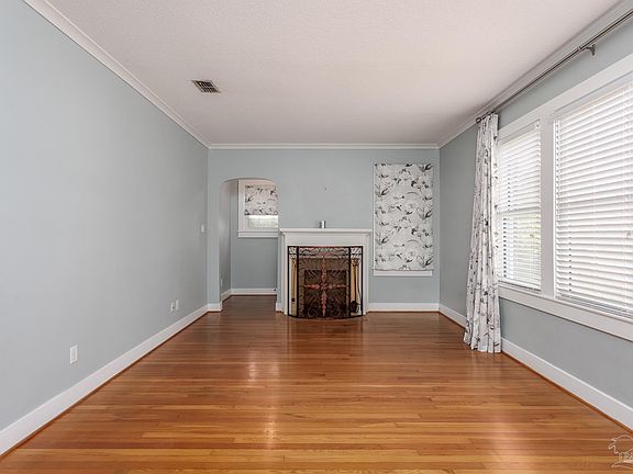 5th image of 925 E Blount St