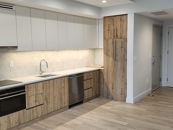 2nd image of 1065 Cambridge St #3