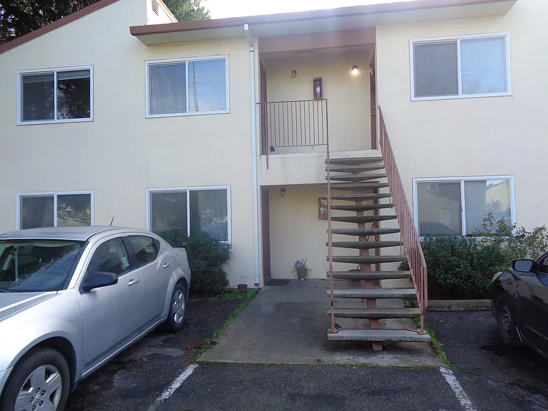 1332 Hobart Dr #4 — Photo 2