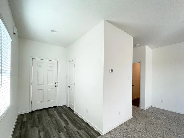 403 Covington Cv — Photo 8