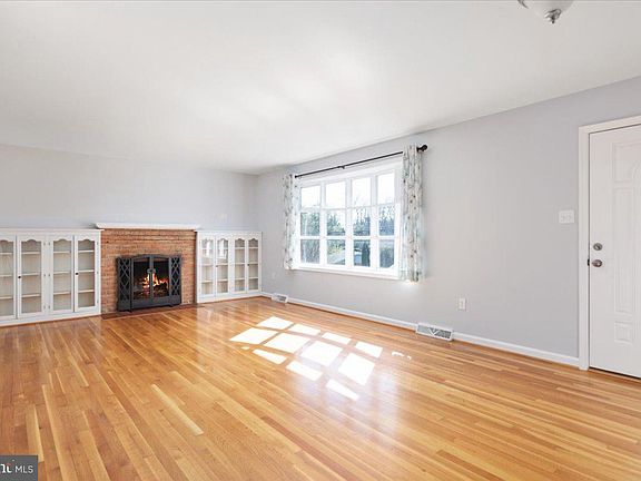 5th image of 141 Wilkins Dr
