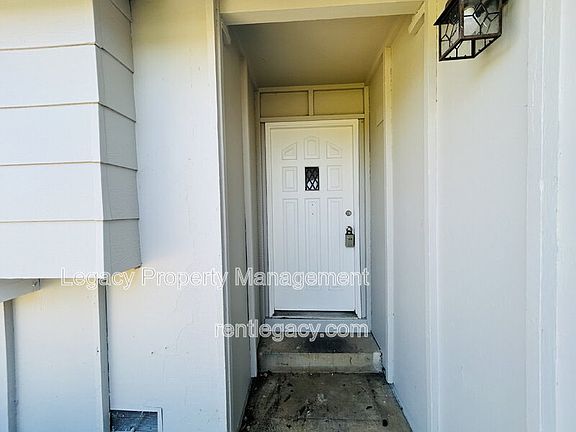 4th image of 9012 Alderson Ave