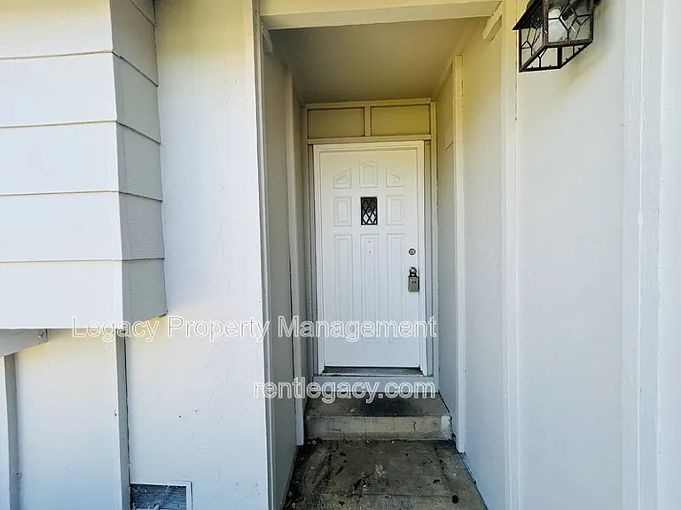 9012 Alderson Ave — Photo 4