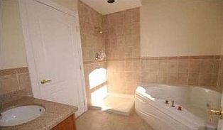 4th image of 8 Wood Ln