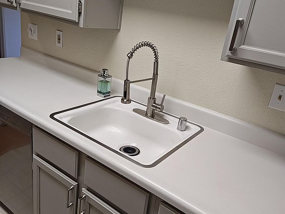 5th image of 53 Lakeshore Ct