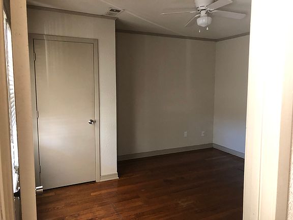 3rd image of 518 E Elgin St