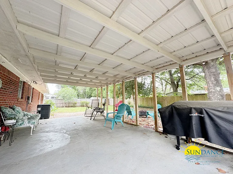606 Camborne Ave NE — Photo 22