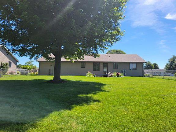 3rd image of 2013 Stonefield Ln