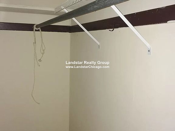 2nd image of 2123 W Ainslie St #2