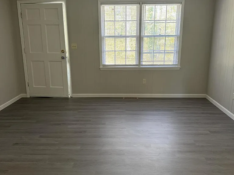 144 Nottingham Dr #5 — Photo 6