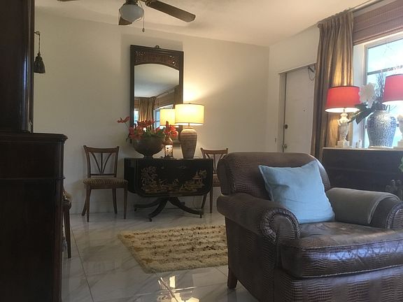 4th image of 1011 SE 14th Pl APT 3C