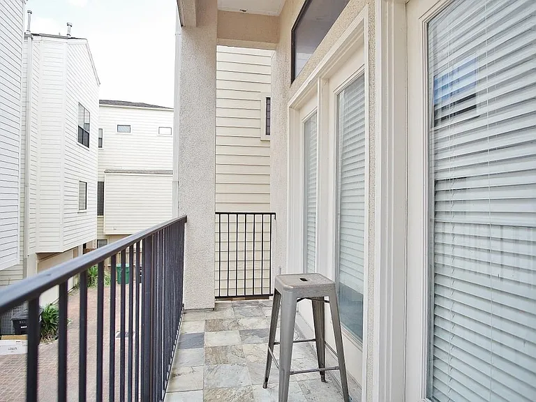 818 Lester St — Photo 23